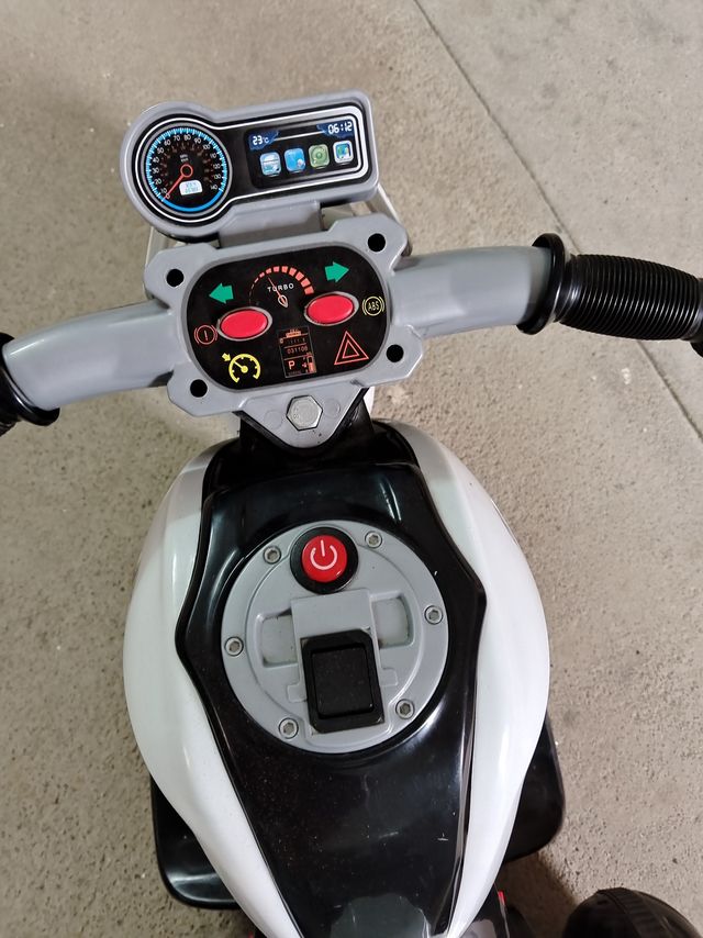 人类幼崽玩具车之三~电动摩托