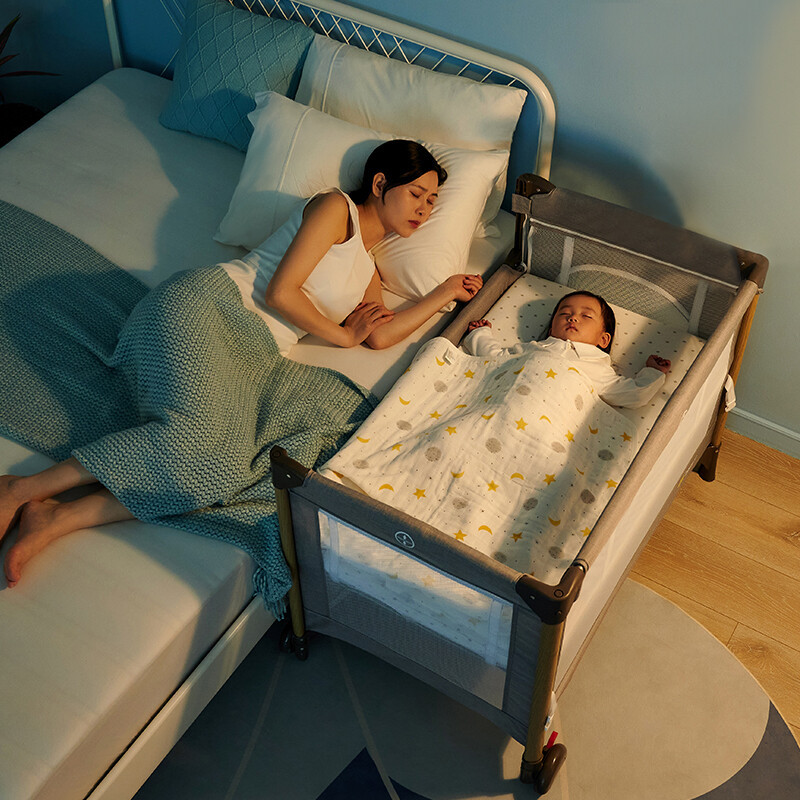 婴儿床拼接大床，给我们和孩子更多的安全感