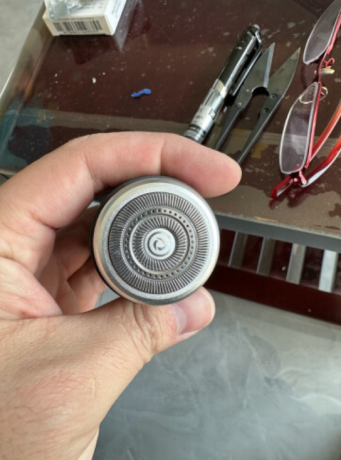 现代影音电动剃须刀