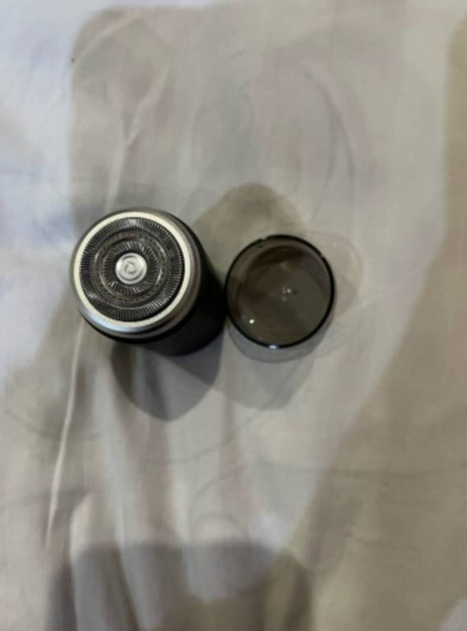 现代电器电动剃须刀