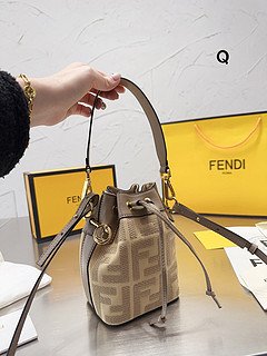 Fendi 芬迪复古老花F编织水桶包