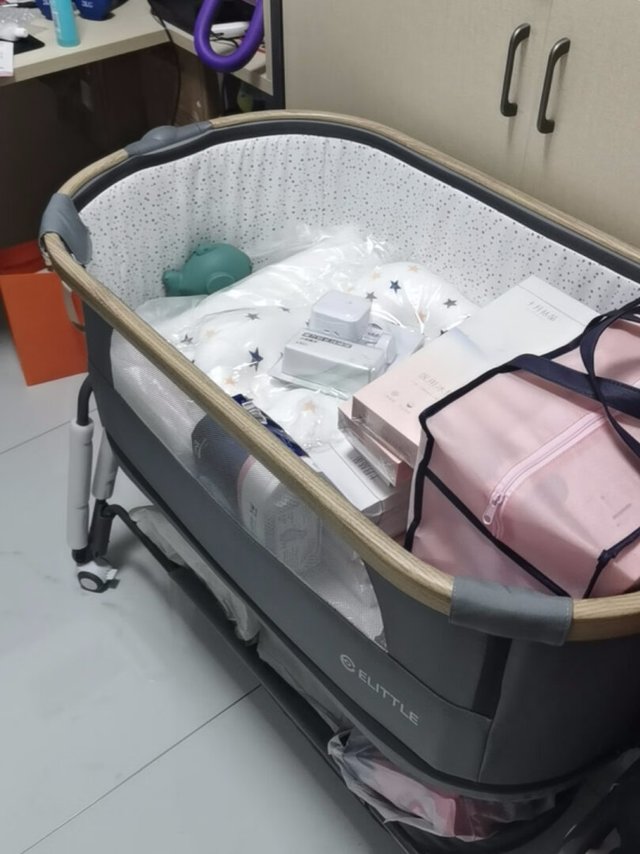 已经开始装宝宝的杂物了，暂时还用不到。安