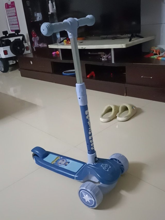 质量很不错的一款滑板车，性价比很高，车轮