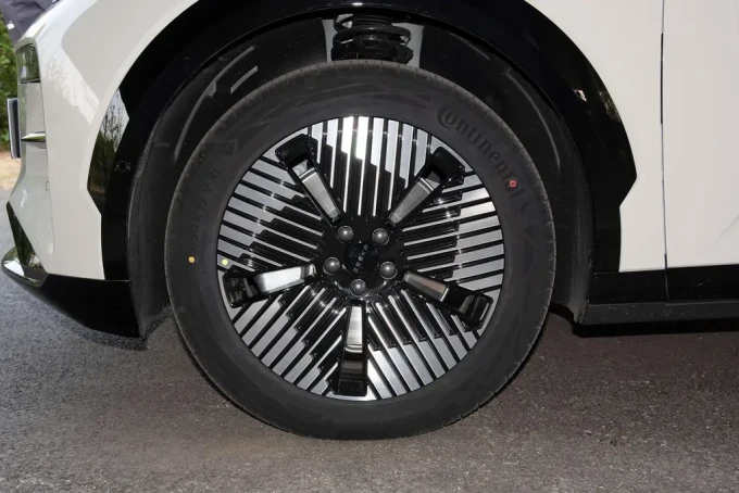 智马达小型SUV