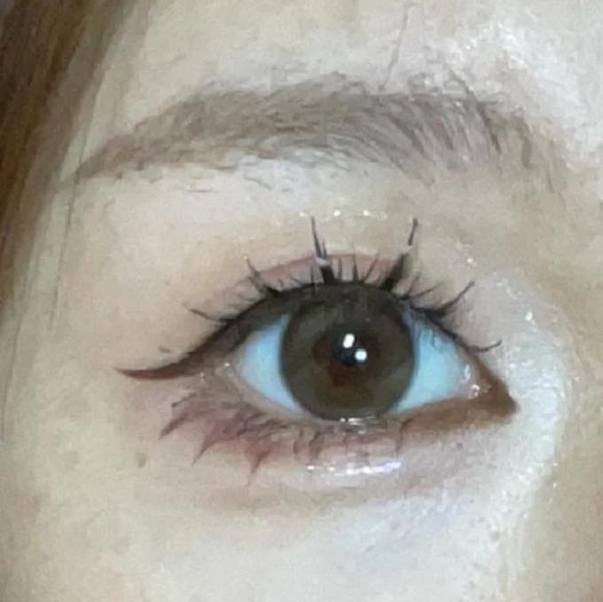 伊娃爱隐形眼镜