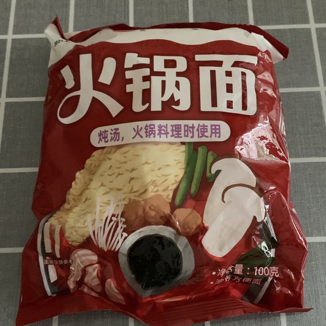 和家人朋友出去露营吃什么？这款韩式拉面最适合了。