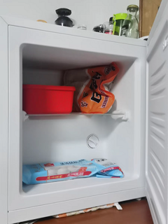 小型单门冰箱