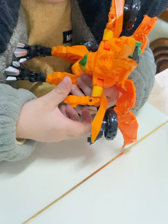 关于我买了一个玩具结果我不会玩