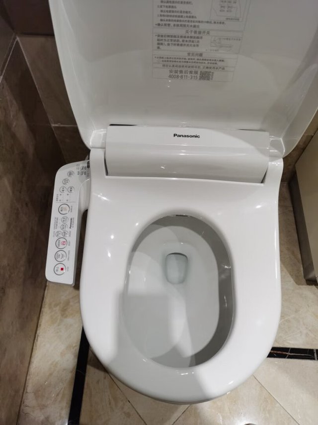 马桶盖已安装好了,很满意,特别是安装师傅