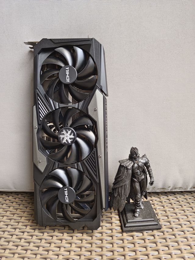 找到一张4070回来测试，散热器太豪华