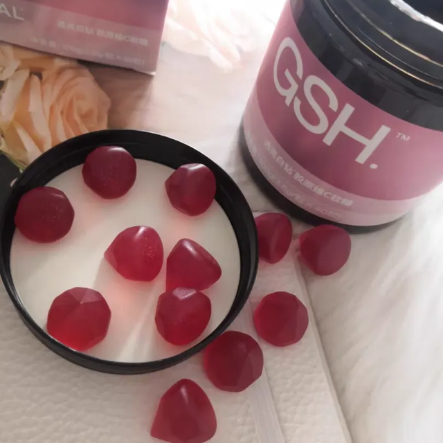 这爱心糖果这好吃满满的胶原蛋白