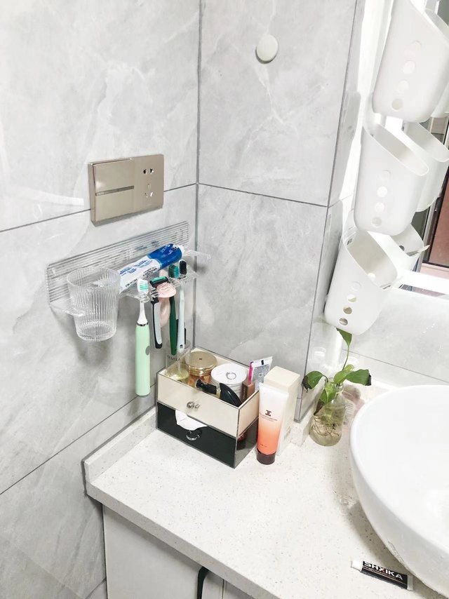 小浴室收纳就得整整齐齐还实用！ 