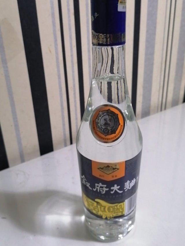 叙府大曲蓝标，这个是四川宜宾的酒，性价比