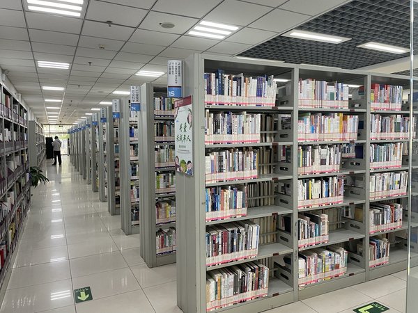 今天我在这里读书～