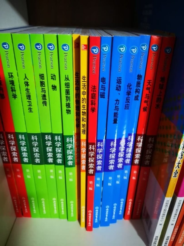 买给小朋友的，孩子很喜欢，说内容很有趣。