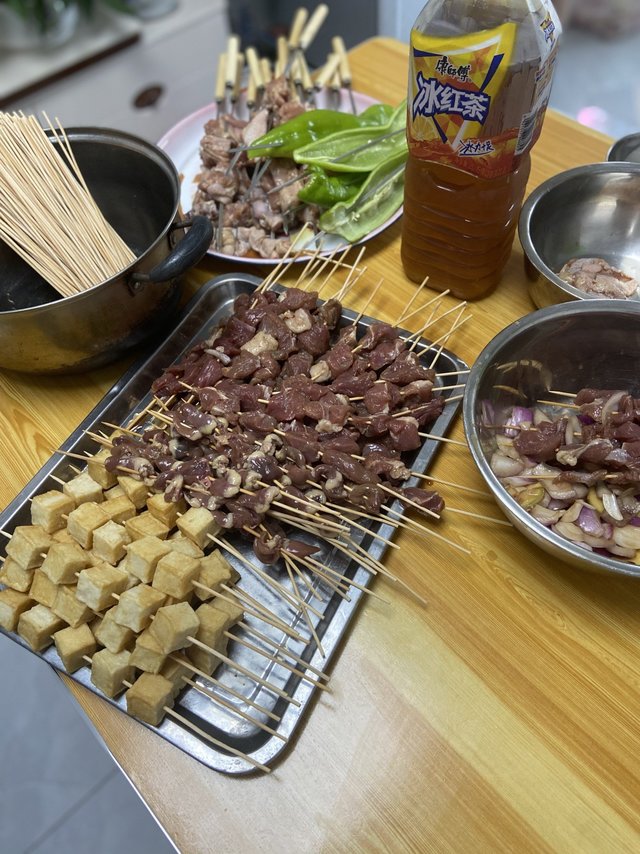 一起露营，来吃烧烤吧！