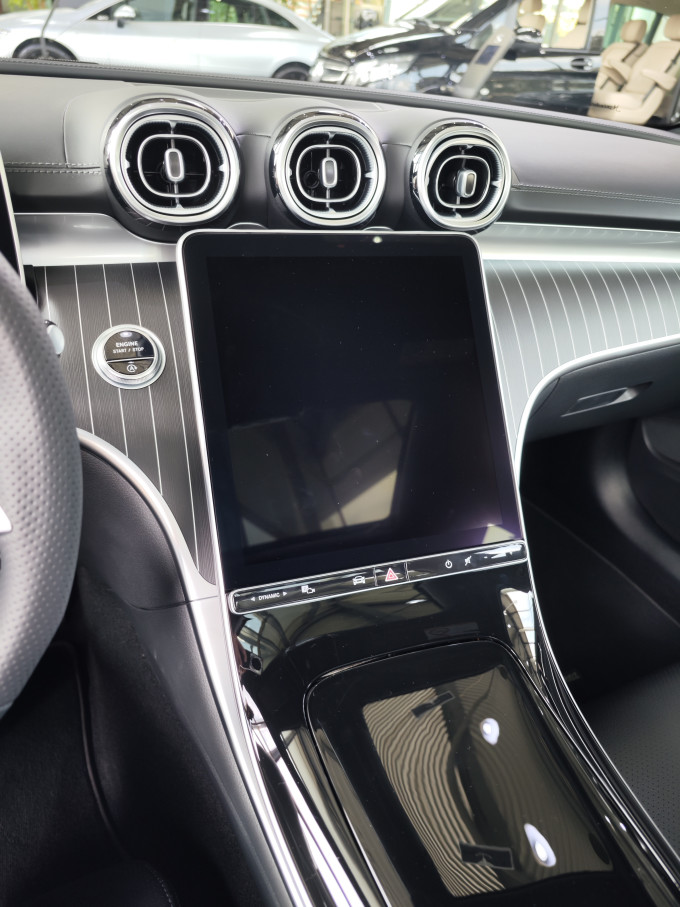 2023-04-23 19:52:58奔驰一直豪华感和内饰都是一流的,但是这一代内饰