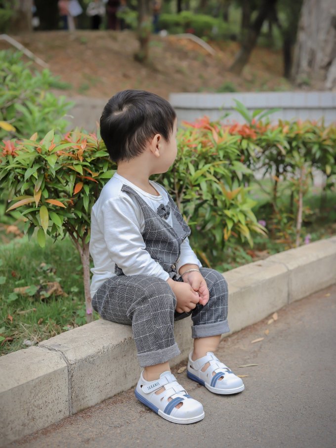 泰兰尼斯儿童凉鞋