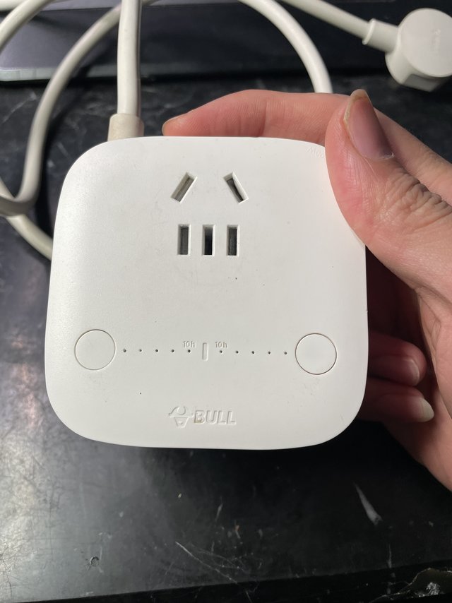 使用一年的插板突然boom了