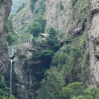 今天我和表哥一起去雁荡山春游