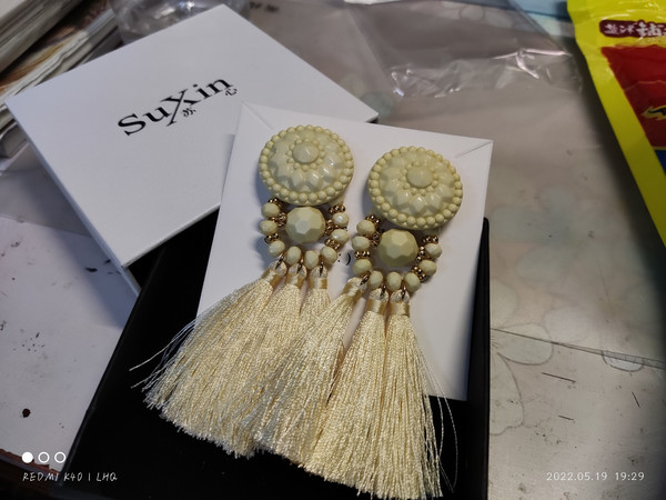 做工细节：好。真的是绝美，还有盒子，很高