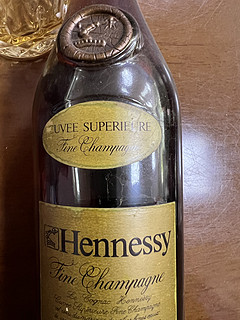 我的一瓶90年代的轩尼诗VSOP 干邑白兰地！