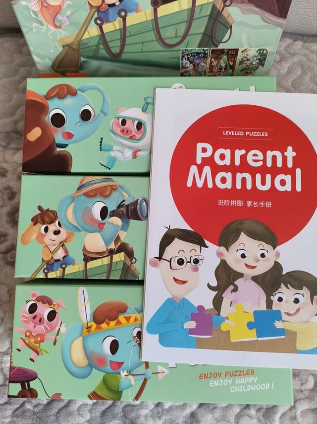 拼图🧩质量很好外面一个大盒子里面还有三