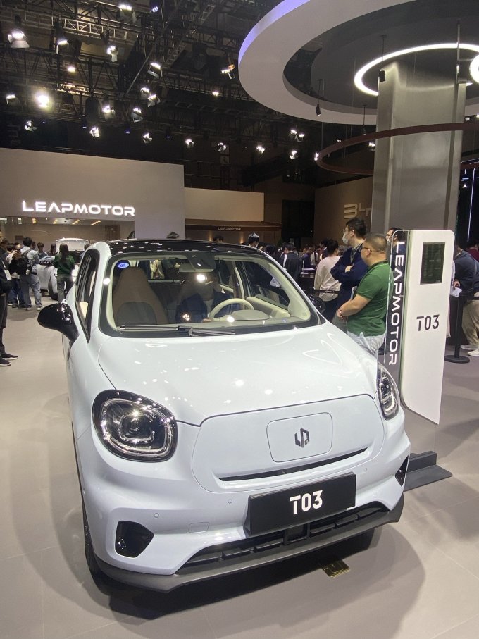 2023上海车展|零跑t03智能通勤小车