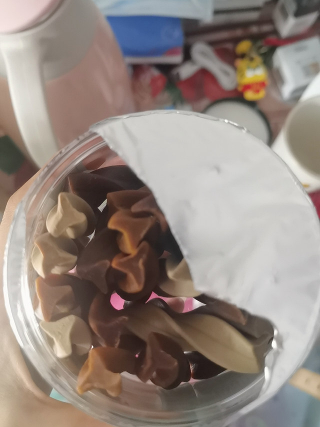 这磨牙棒很好闻也很好吃，狗子很喜欢吃，量