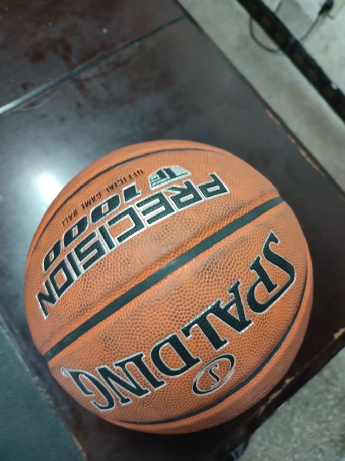 斯伯丁篮球