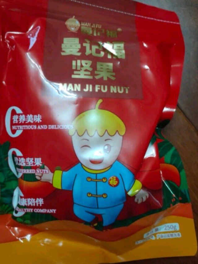 
这款腰果吃起来口感比较不错，很脆，然后