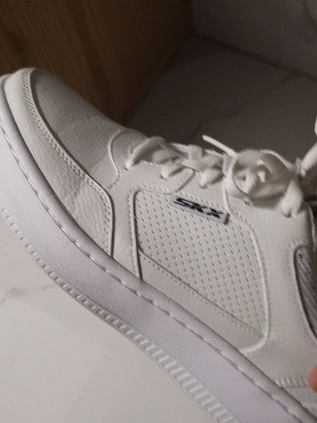 鞋子很舒服，斯凯奇板鞋是我穿过最舒服的板
