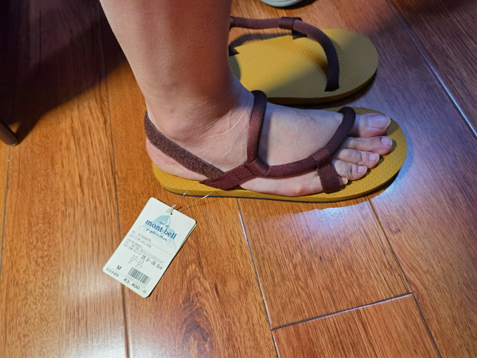 运动凉鞋