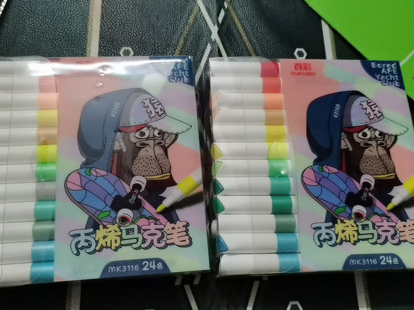马克笔颜色好看，写起来很顺畅，价格也实惠