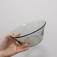 听说这种带颜色的玻璃碗有毒，您家也有吗？谁想要一个咖啡色的透明玻璃碗呢？