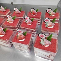 草莓红丝绒蛋糕做法教程