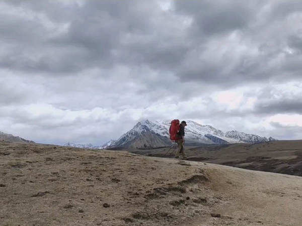 背上装备，继续徒步吧