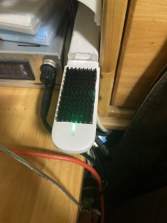 给随身wifi两边加散热片