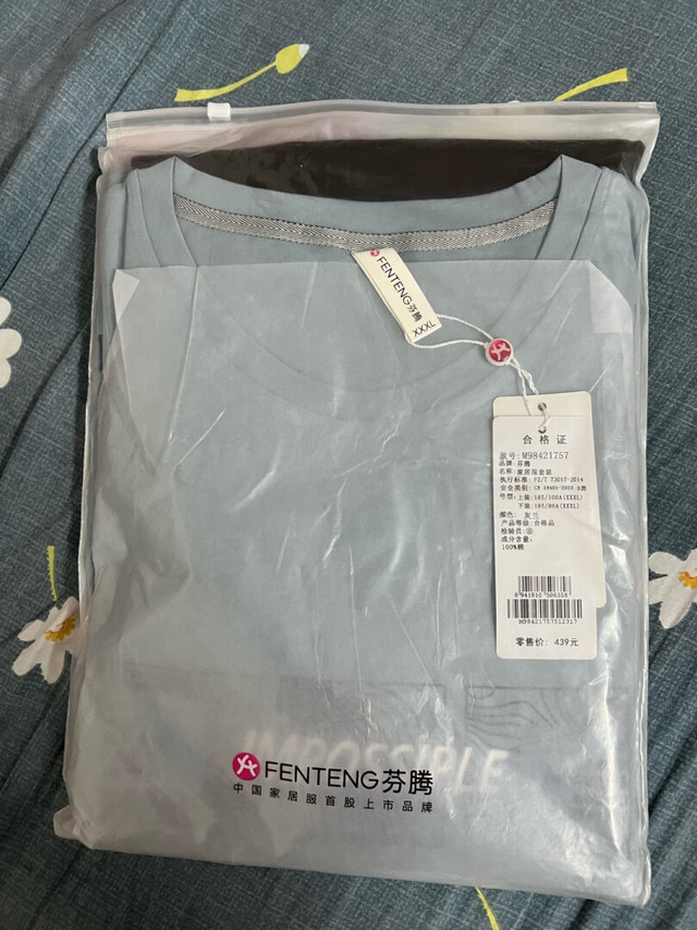 衣服面料非常柔软细腻，图案款式设计得非常