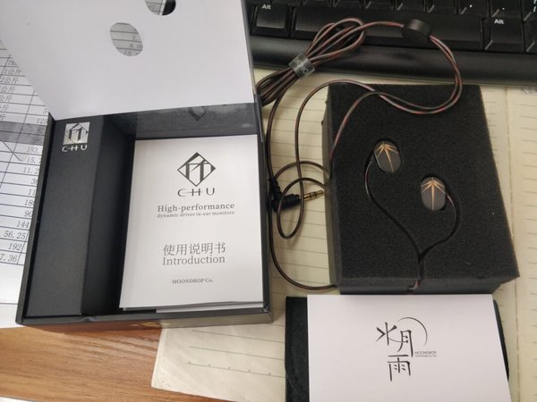 这款耳机还不错，入耳很软，音质也很可以，