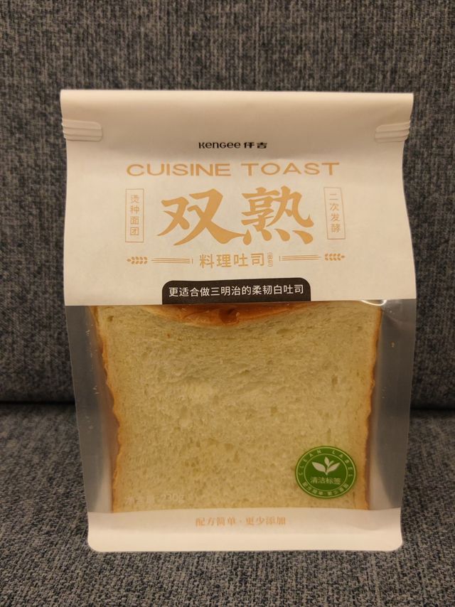 仟吉的白吐司还是不错的，柔软有韧性。