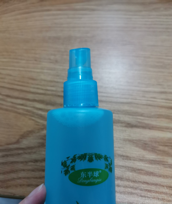 驱蚊花露水