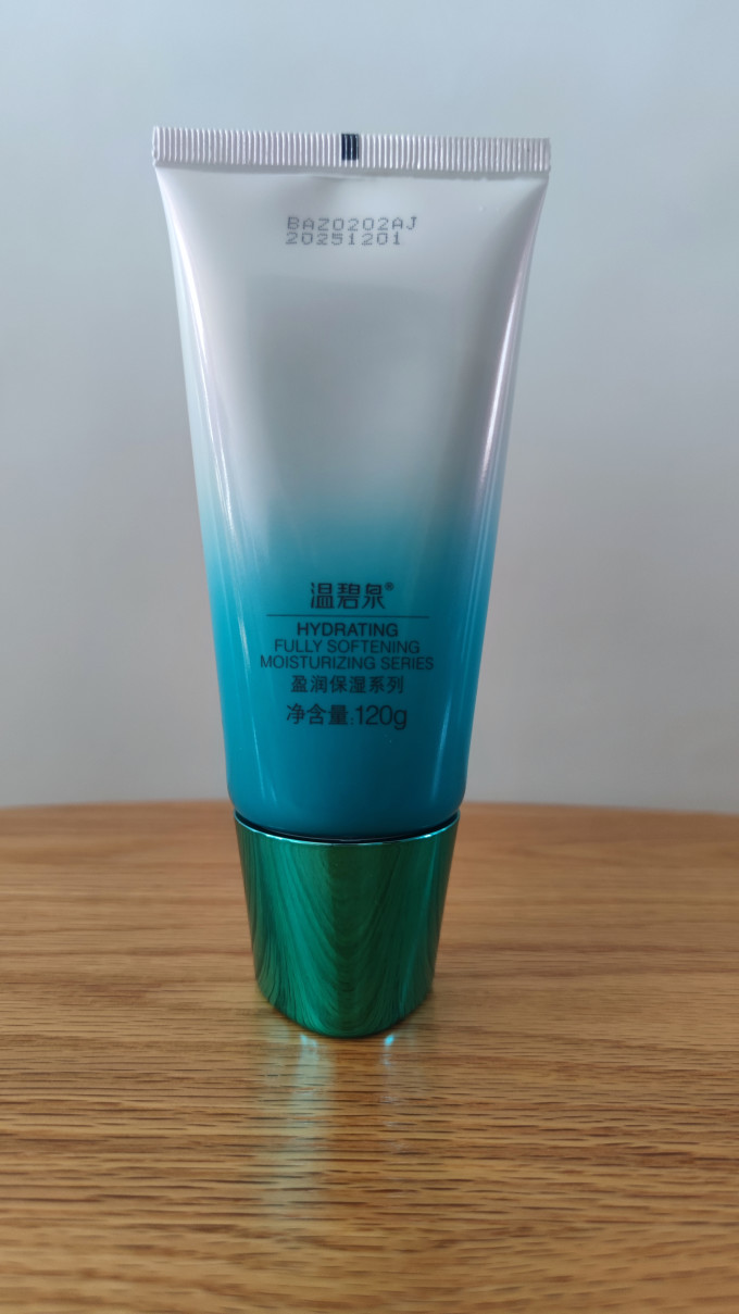 温碧泉洁面产品