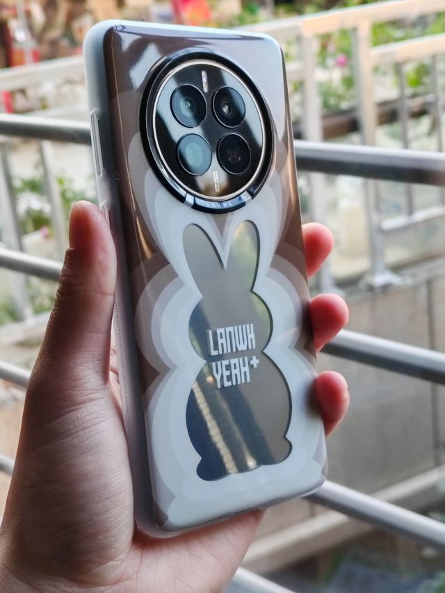 戴上这手机壳的华为哪里还商务呀？