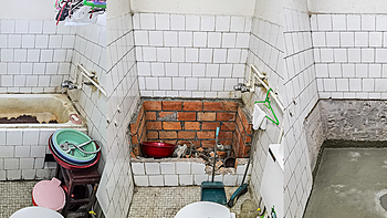 老破小魔改日记 篇四：本周进度汇报：拆除厕所地砖和马桶，做防水