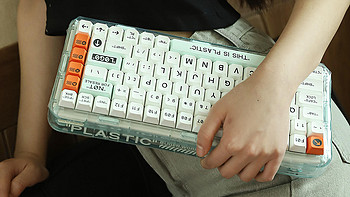 科技数码秀 篇四百一十六：谁说女孩不喜欢数码？这款MelGeek Mojo84透明机械键盘就深得我心