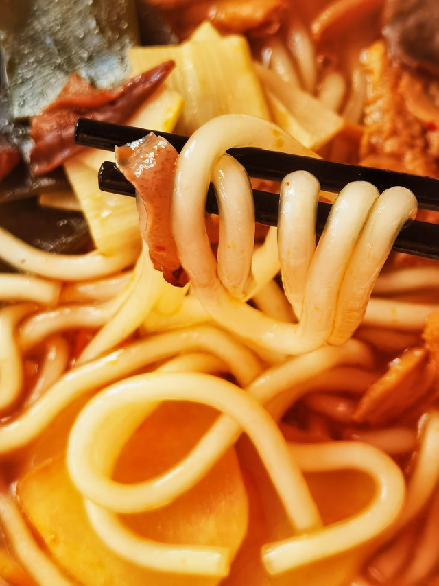 里面是新鲜的土豆粉，粉粉糯糯还超级吸汁，