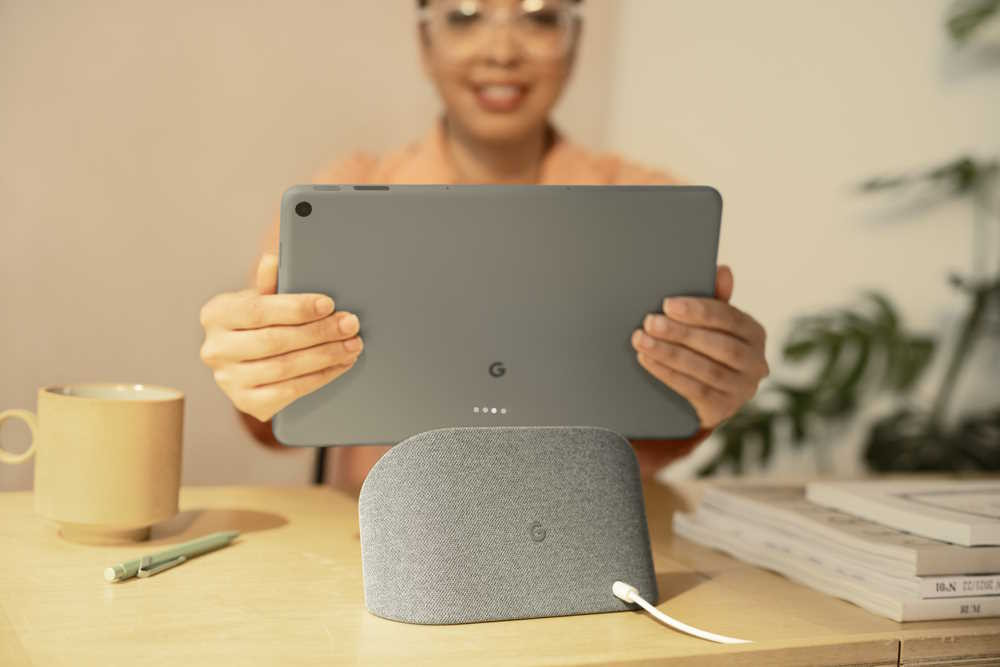 谷歌发布 Pixel Tablet 智能屏，带音箱/充电底座，搭自研 G2 处理器