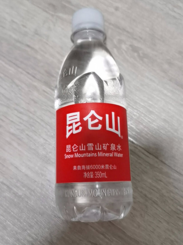 昆仑山矿泉水是比较不错的，其水源地位于海