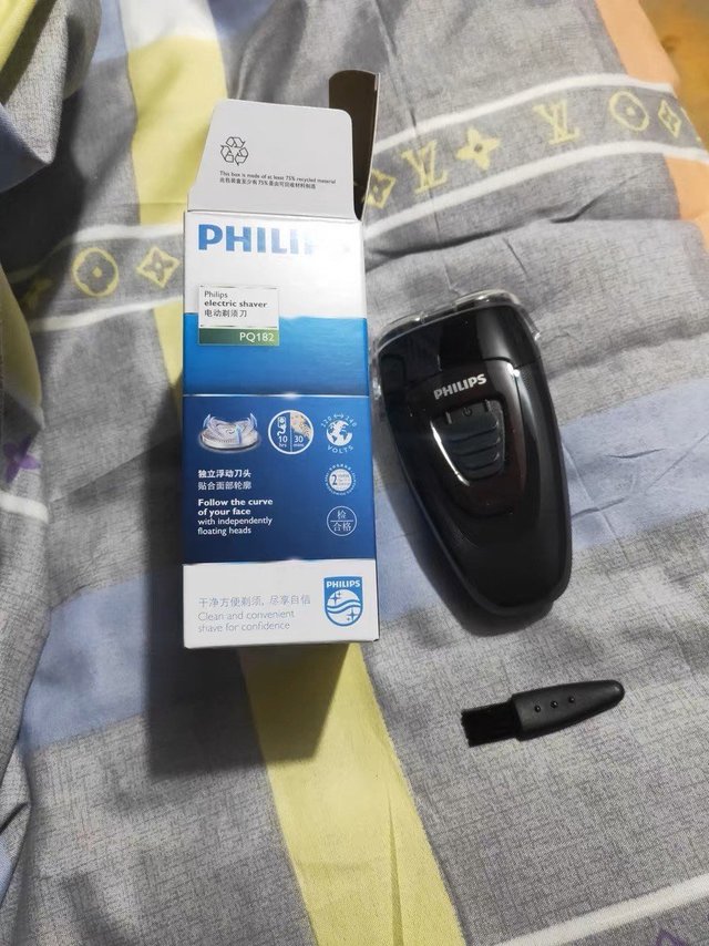 飞利浦电动剃须刀PQ182男士刮胡刀